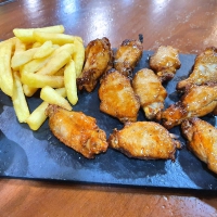 Alitas al horno con salsa BBQ