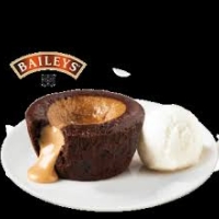 Fondant Baileys con helado de vainilla